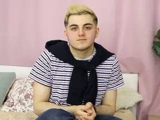 Nude NikoYovich